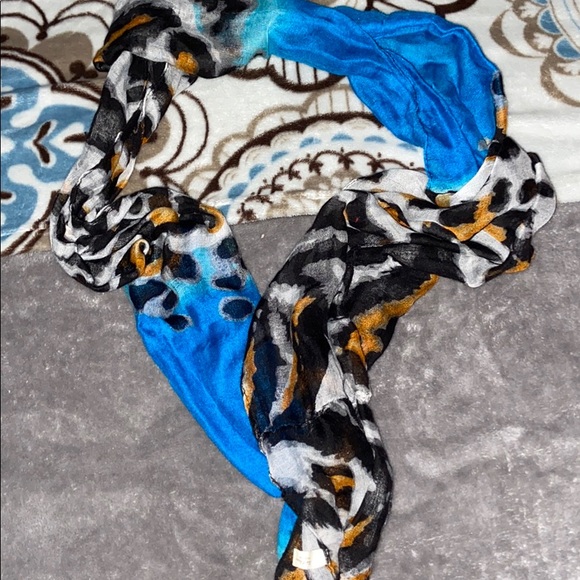 2 Scarf - Picture 4 of 5